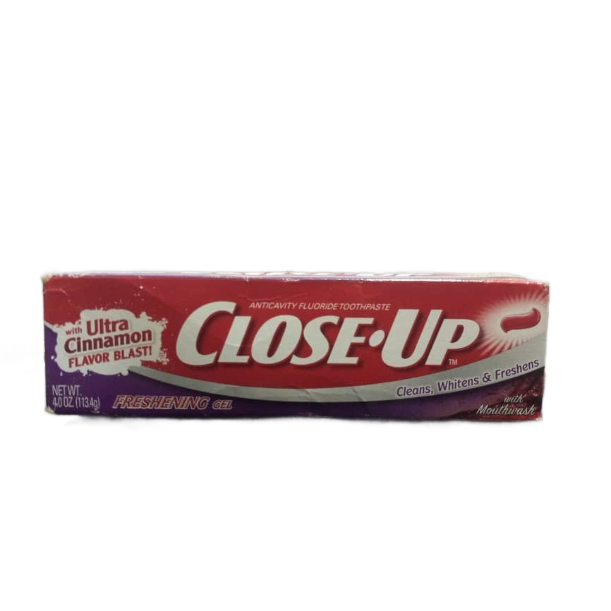 CLOSE-UP , ANTICAVITY FLUIRUDE TOOTHPASE, CLEANS, WHITENS & FRESHENS