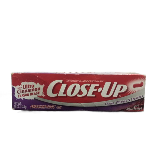 CLOSE-UP , ANTICAVITY FLUIRUDE TOOTHPASE, CLEANS, WHITENS & FRESHENS